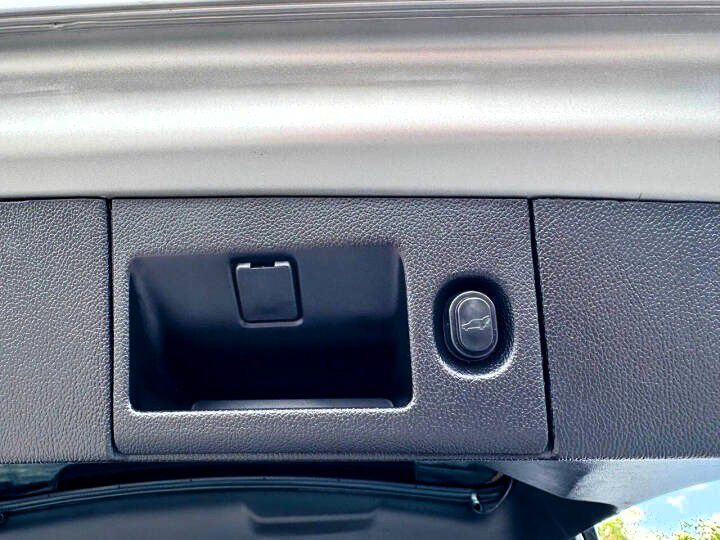 2019 Chevrolet Suburban Image 18