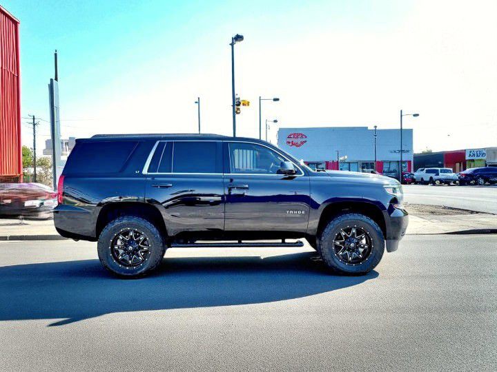 2015 Chevrolet Tahoe Image 2