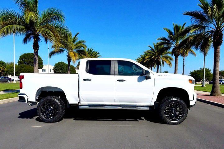 2020 Chevrolet Silverado 1500 Image 2