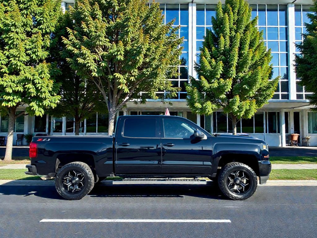 2018 Chevrolet Silverado 1500 Image 2
