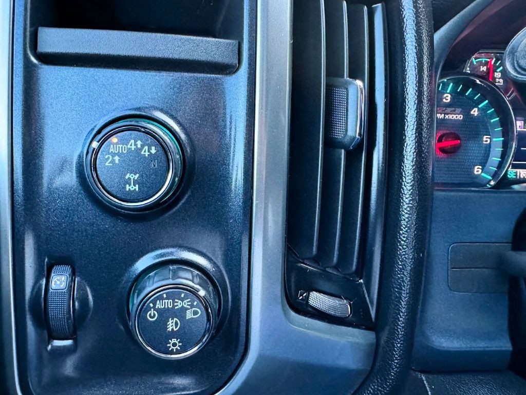 2018 Chevrolet Silverado 1500 Image 18