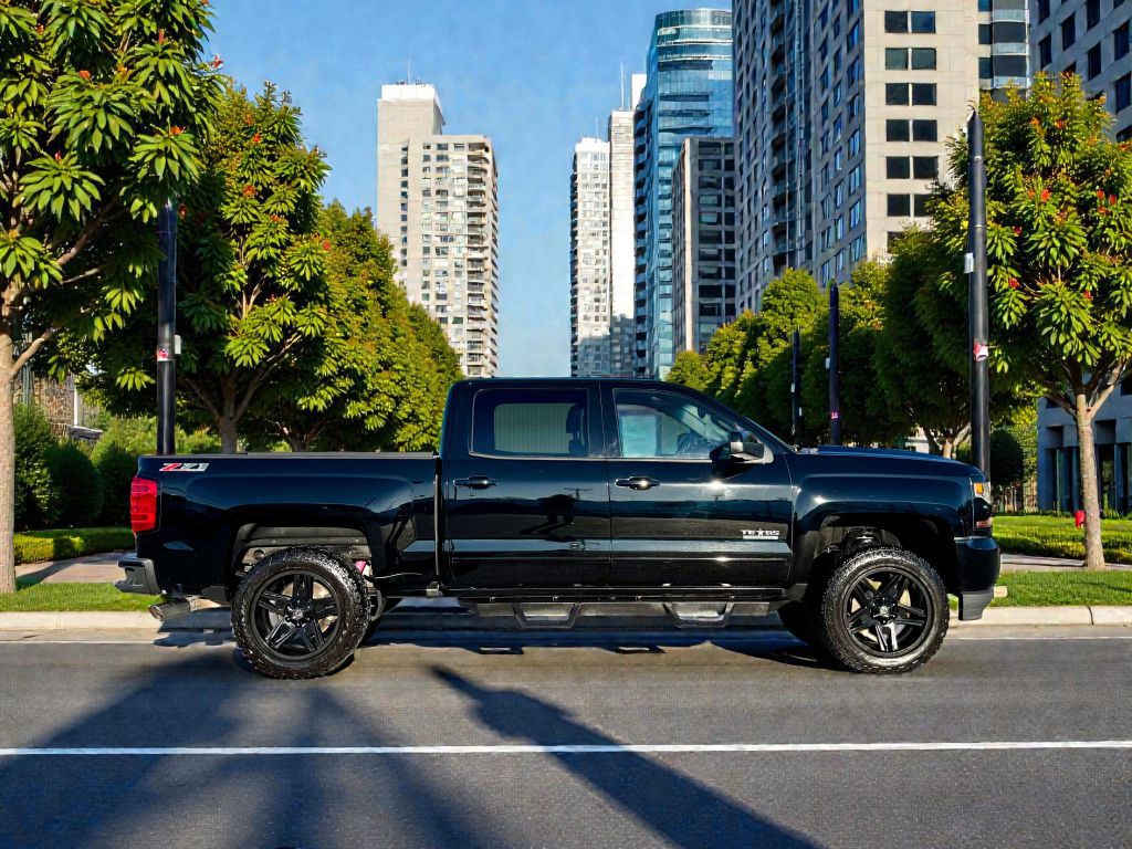 2017 Chevrolet Silverado 1500 Image 2