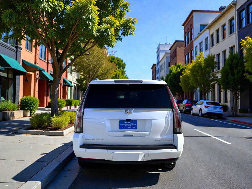 2017 Cadillac Escalade Image 4