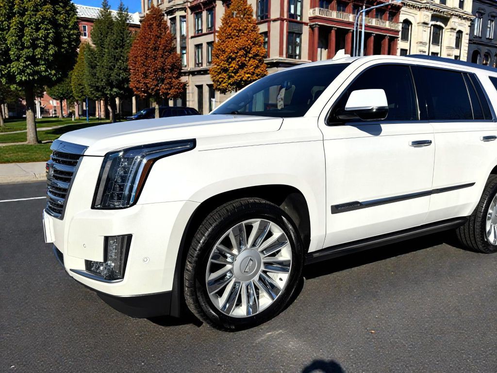 2017 Cadillac Escalade Image 9
