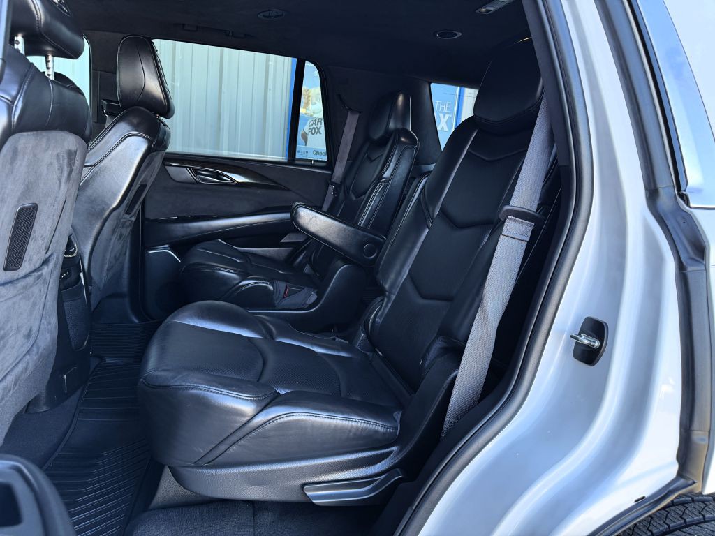 2017 Cadillac Escalade Image 11