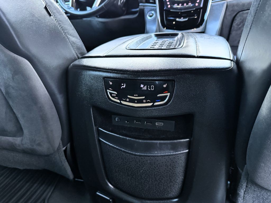 2017 Cadillac Escalade Image 20