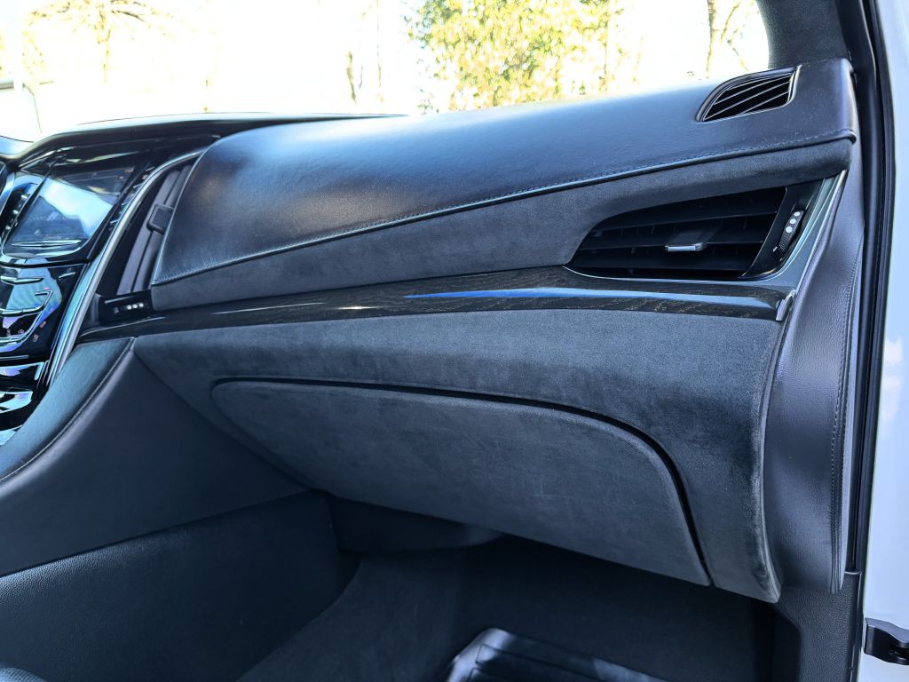 2017 Cadillac Escalade Image 21