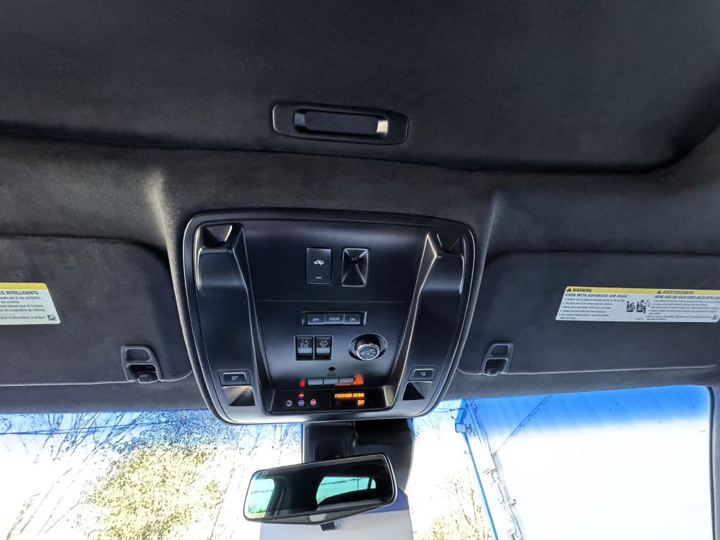 2017 Cadillac Escalade Image 30