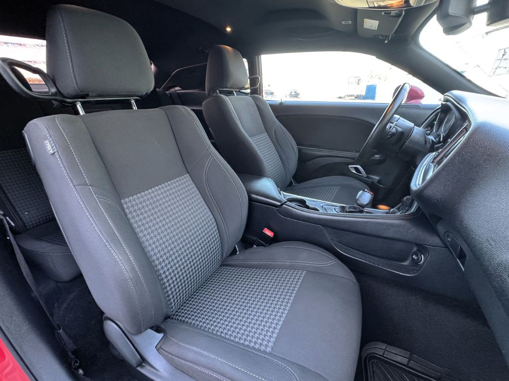 2017 Dodge Challenger Image 11