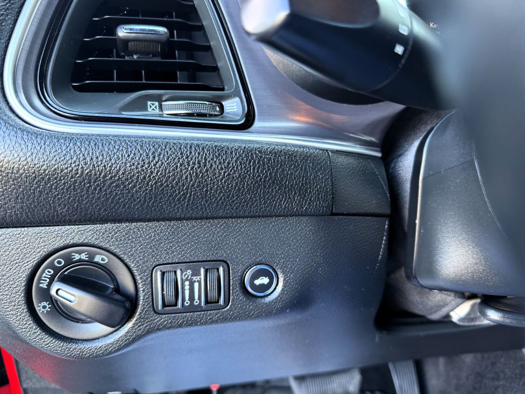 2017 Dodge Challenger Image 15