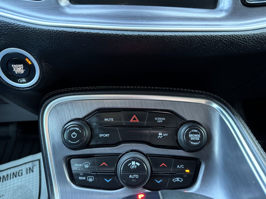 2017 Dodge Challenger Image 19