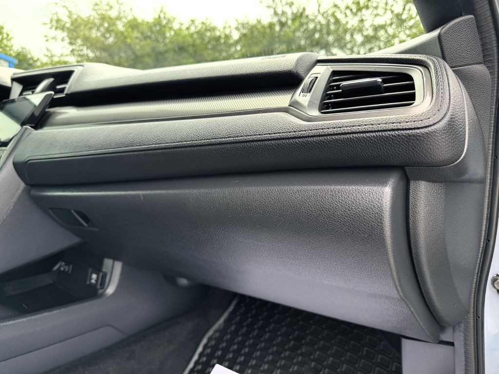 2017 Honda Civic Image 15