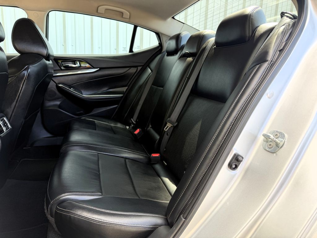 2021 Nissan Maxima Image 11