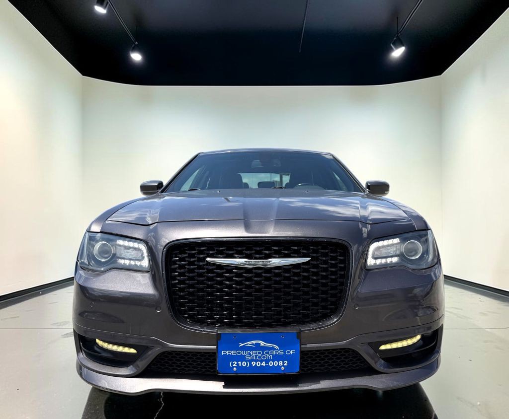 2017 Chrysler 300 Image 8