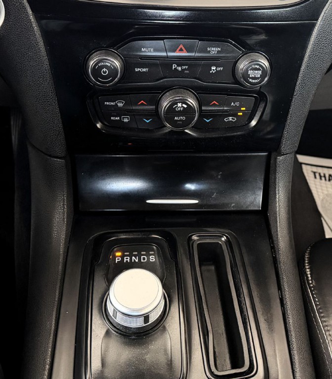 2017 Chrysler 300 Image 15
