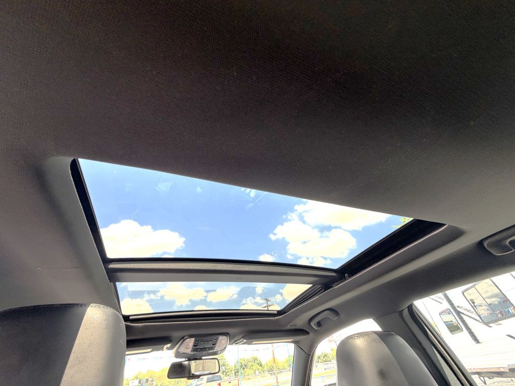 2017 Chrysler 300 Image 16