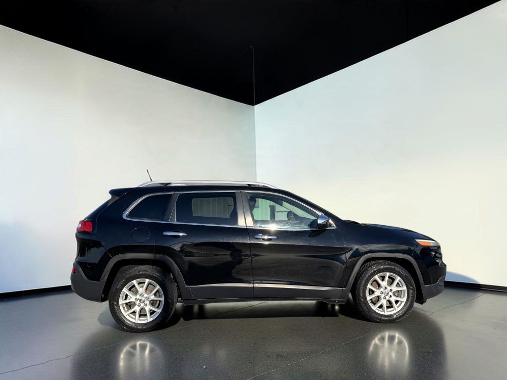 2018 Jeep Cherokee Image 2