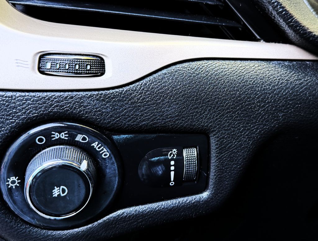 2018 Jeep Cherokee Image 15