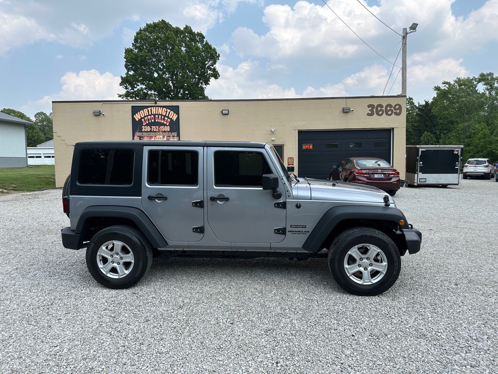 2013 Jeep Wrangler Unlimited Image 1