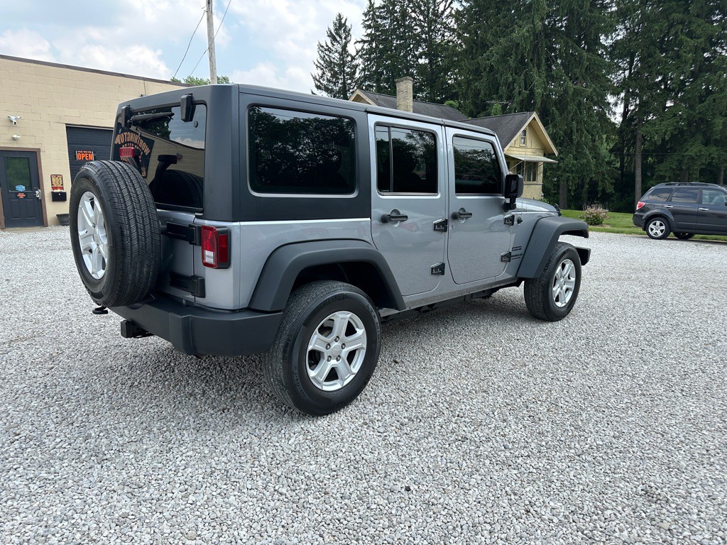2013 Jeep Wrangler Unlimited Image 8
