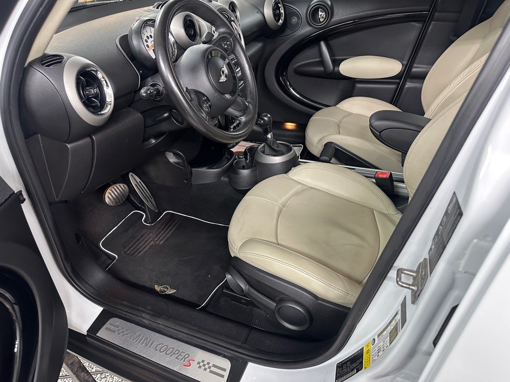 2012 MINI Cooper Image 11