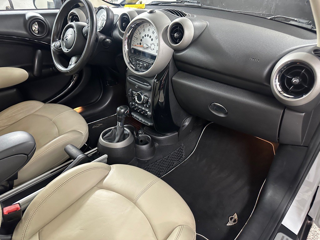 2012 MINI Cooper Image 13