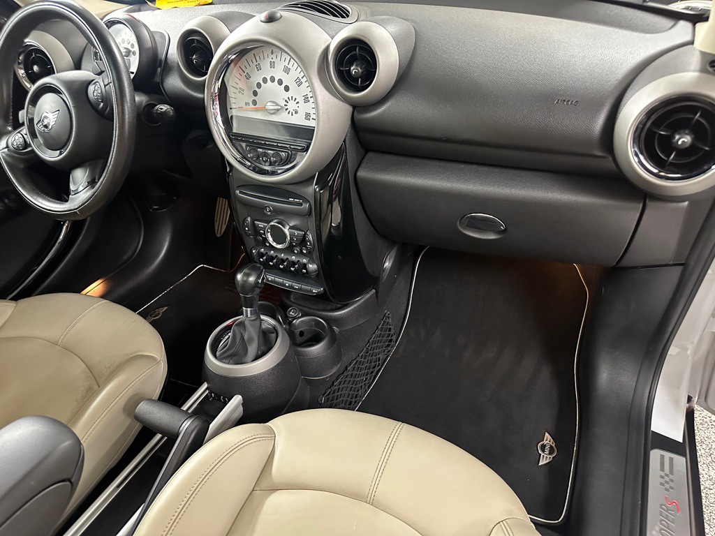 2012 MINI Cooper Image 14