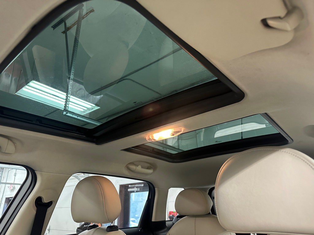 2012 MINI Cooper Image 18