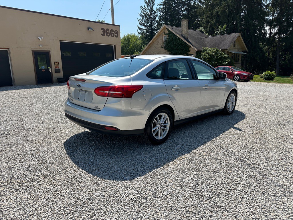 2016 Ford Focus Image 9