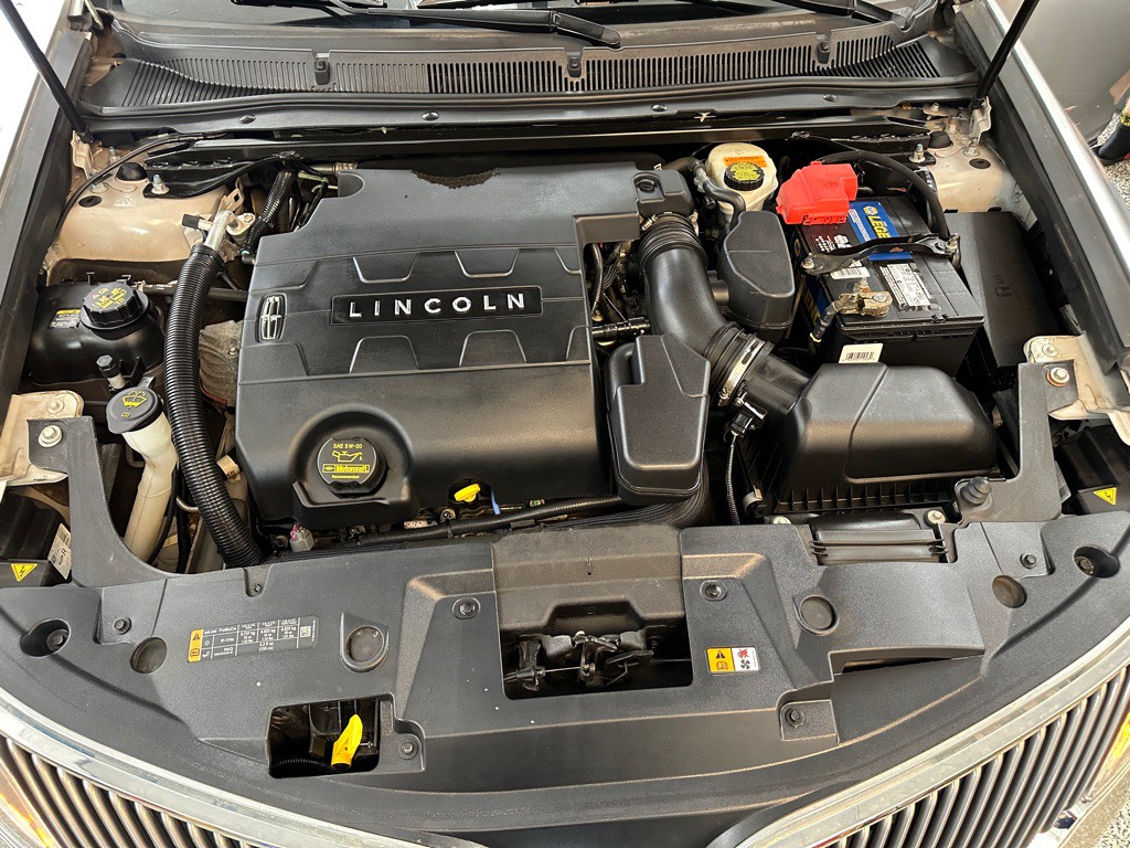2013 Lincoln MKS Image 16