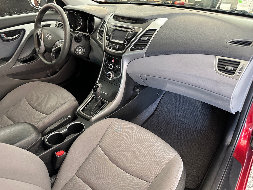 2016 Hyundai Elantra Image 12