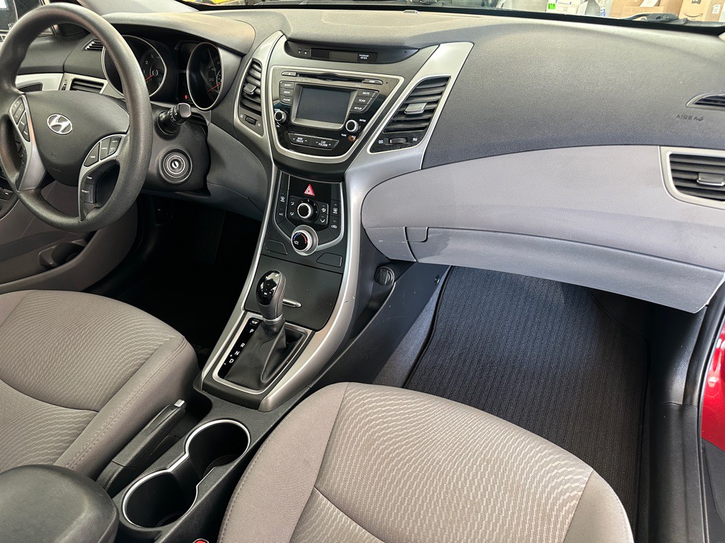 2016 Hyundai Elantra Image 13
