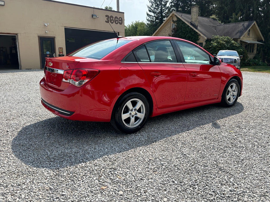 2014 Chevrolet Cruze Image 2