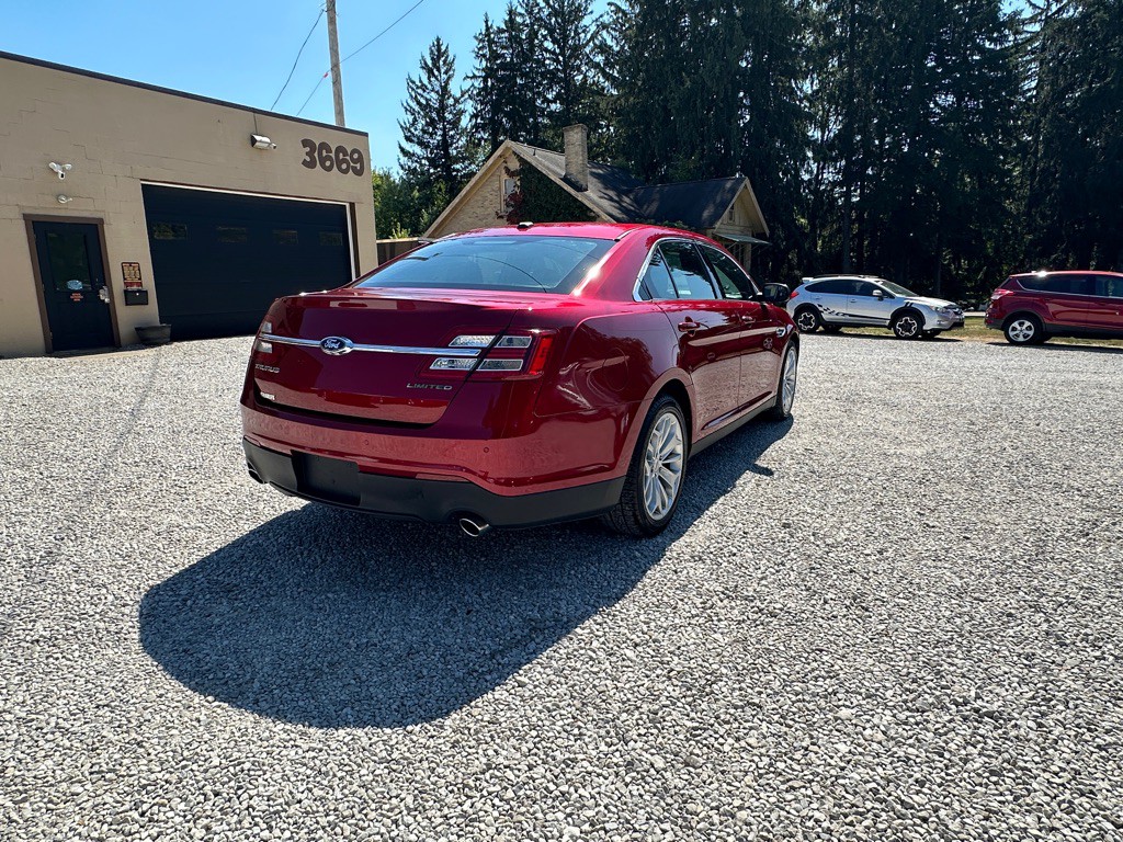 2015 Ford Taurus Image 9