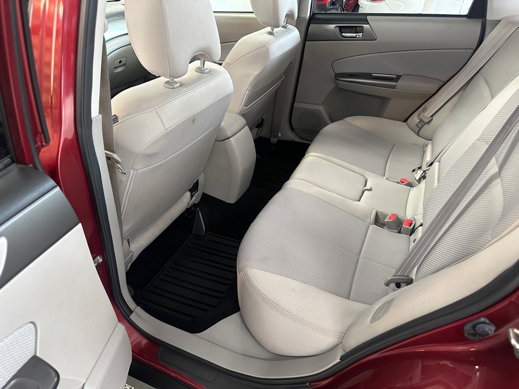 2013 Subaru Forester Image 12