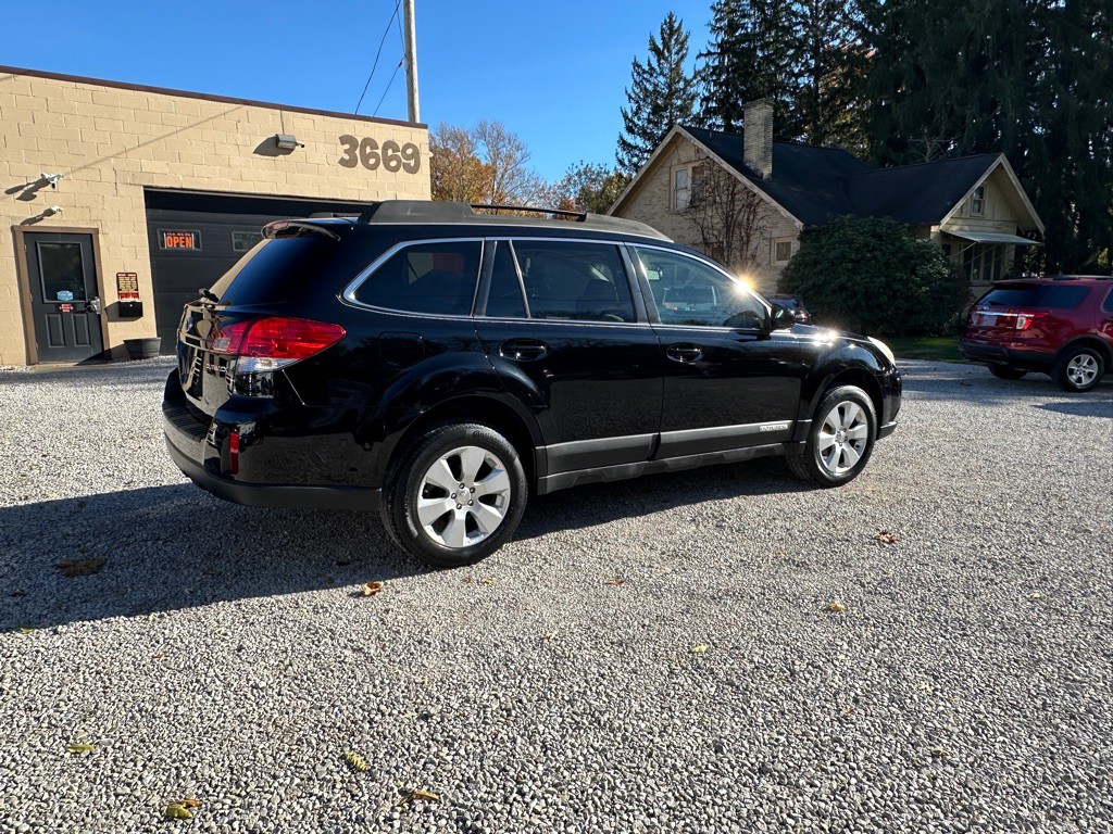 2011 Subaru Outback Image 6