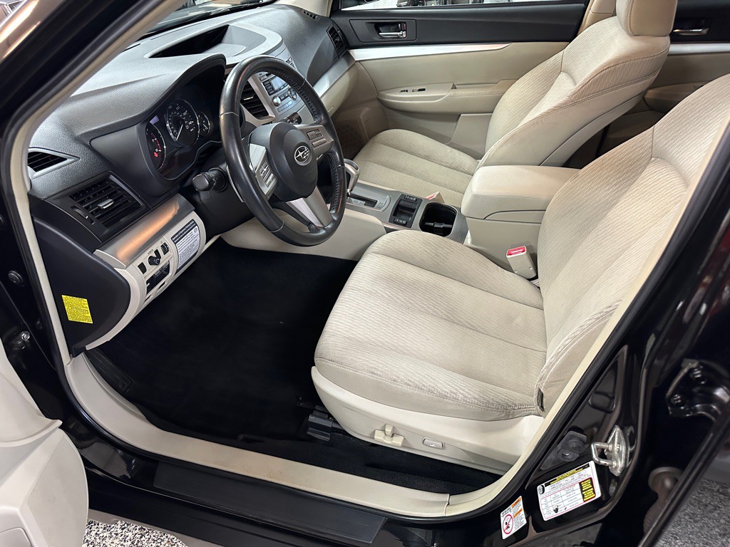 2011 Subaru Outback Image 9