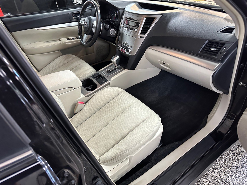 2011 Subaru Outback Image 11