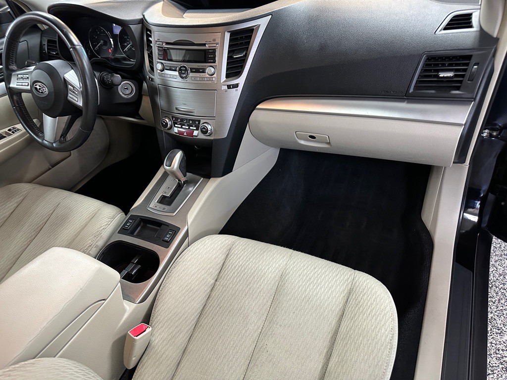 2011 Subaru Outback Image 12