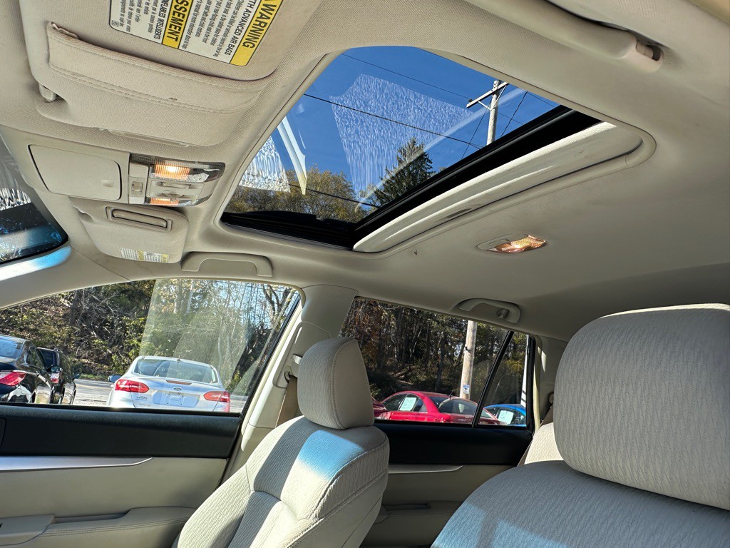 2011 Subaru Outback Image 16