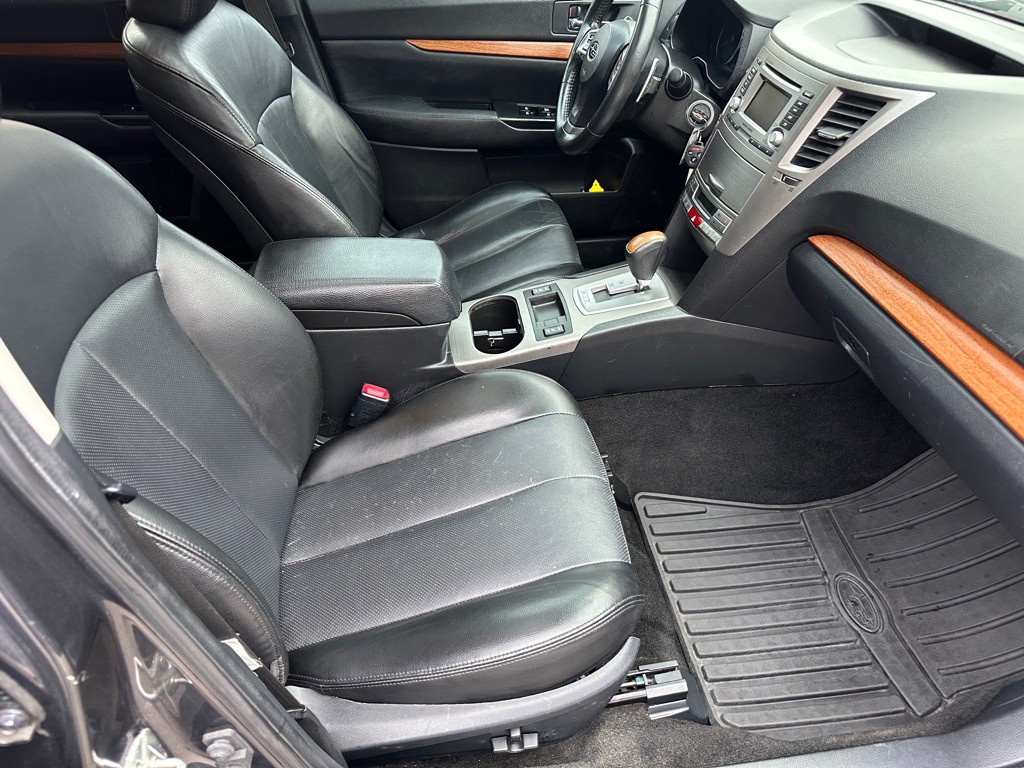 2013 Subaru Outback Image 12