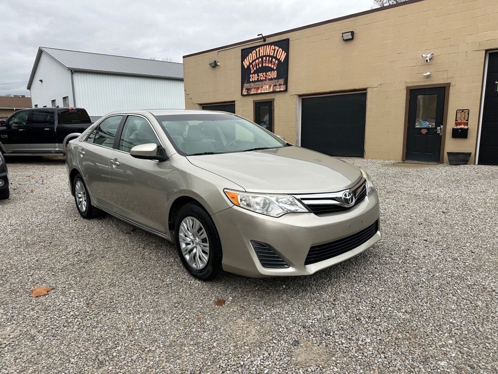 2013 Toyota Camry Image 2