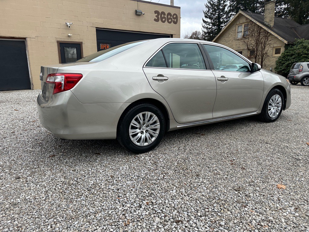 2013 Toyota Camry Image 8