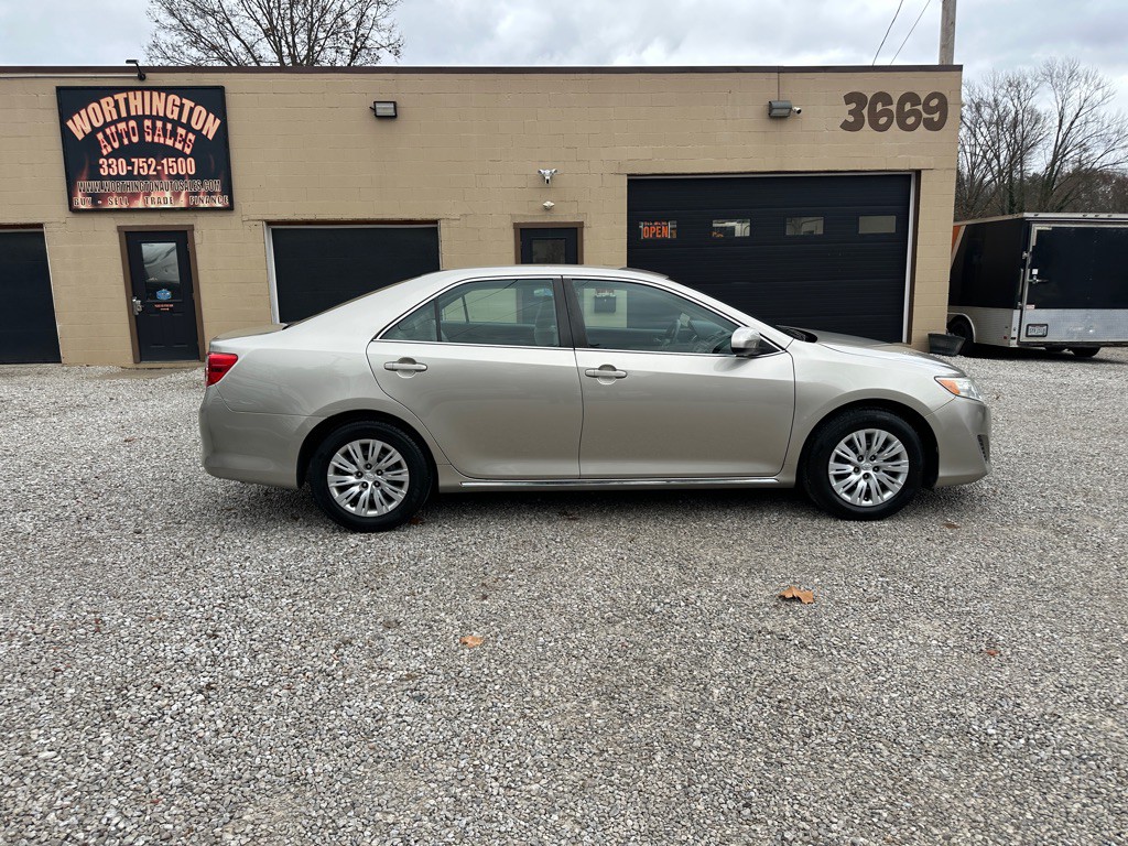 2013 Toyota Camry Image 9