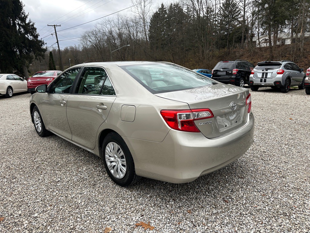 2013 Toyota Camry Image 10