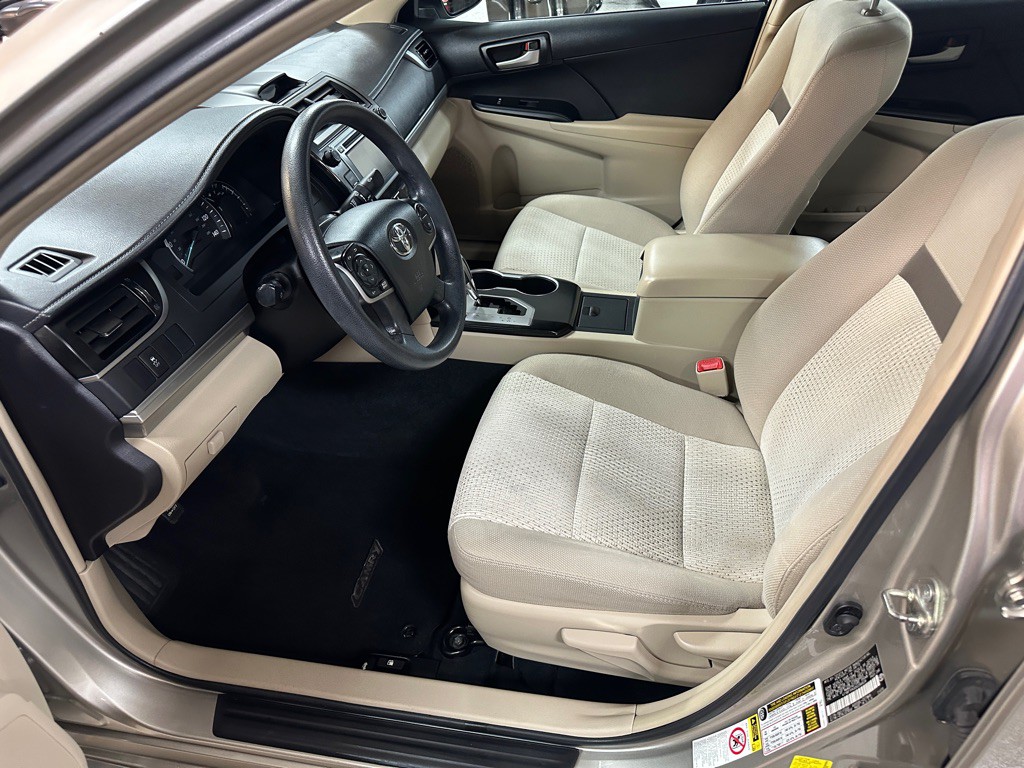 2013 Toyota Camry Image 11