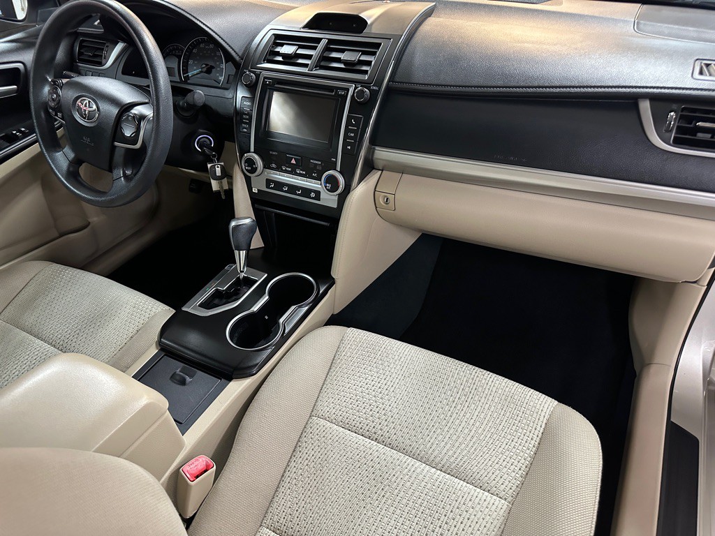 2013 Toyota Camry Image 13