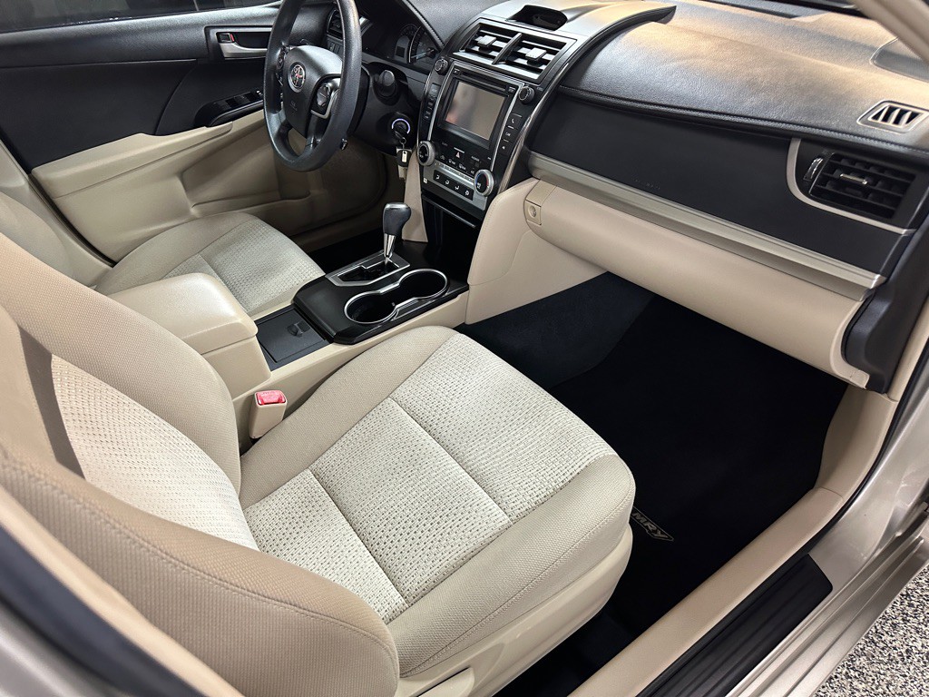 2013 Toyota Camry Image 14