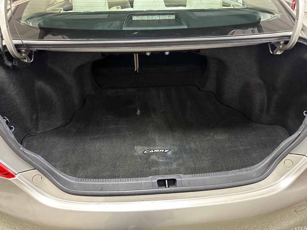 2013 Toyota Camry Image 16