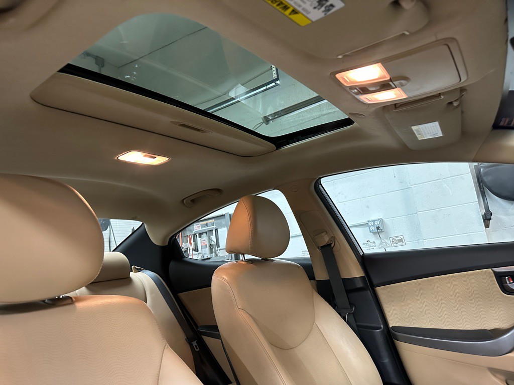 2012 Hyundai Elantra Image 16